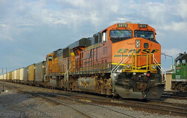 BNSF 5870 at Dilworth.jpg